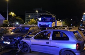 Polizeipräsidium Südosthessen: POL-OF: Flucht vor Kontrolle: Auto und Streifenwagen verunfallt; drei verletzte Stadtpolizisten