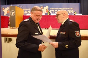 FW-Stormarn: Jahreshauptversammlung: Clemens Tismer mit dem deutschen Feuerwehr-Ehrenkreuz in Gold ausgezeichnet