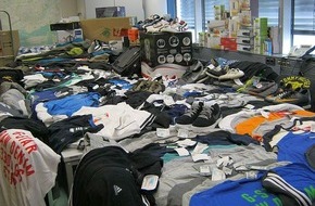 Polizeipräsidium Frankfurt am Main: POL-F: 110808 - 925 Preungesheim: Warenkreditbetrug (Fotos beachten!!)
