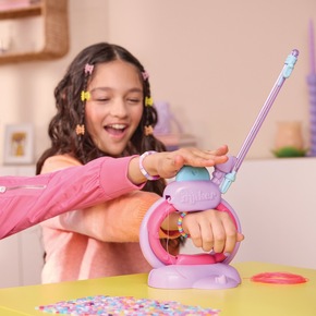 Pressemeldung Spin Master | Neues Cool Maker Armbandstudio für trendbewußte Kids ab sieben Jahren