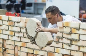 SBV Schweiz. Baumeisterverband: Schweizerischer Baumeisterverband: Maurer Sandro Dörig gewinnt an der Berufs-WM in Brasilien Diplom