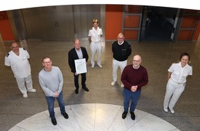 Presse- und Informationszentrum des Sanitätsdienstes der Bundeswehr: PROSTATAKARZINOMZENTRUM Koblenz-Mittelrhein nun erfolgreich zum uroonkologischen Zentrum zertifiziert