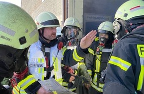 Freiwillige Feuerwehr der Stadt Goch: FF Goch: Übung bei TROX - Brand in Produktionshalle