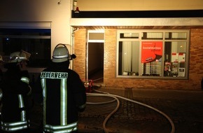 Feuerwehr der Stadt Arnsberg: FW-AR: Mehrere Verletzte bei Wohnungsbrand in Hüsten