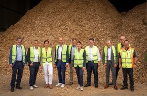 Koehler Group: A Spotlight on the Circular Economy: Member of the Bundestag Hubertus Heil Visits PEZO in Hohenhameln