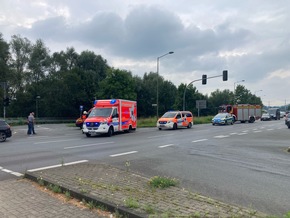 FW-EN: Verkaufscontainer gerät in Brand &amp; Verkehrsunfall - Zwei Paralleleinsätze für die Hattinger Feuerwehr