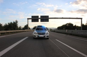 Polizeidirektion Neustadt/Weinstraße: POL-PDNW: Polizeiautobahnstation Ruchheim - Zu schnell und keinen Führerschein