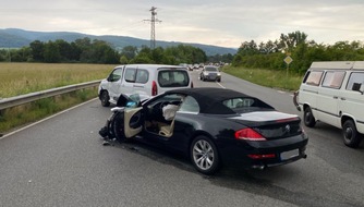 Polizeidirektion Neustadt/Weinstraße: POL-PDNW: Vorfahrt missachtet, zwei Verletzte, hoher Sachschaden.