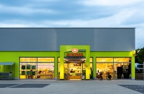 Alnatura Produktions- und Handels GmbH: Alnatura mit Umsatzplus im Jubiläumsjahr / Top bei Kundenzufriedenheit / Alnatura setzt neuen Standard beim Tierwohl