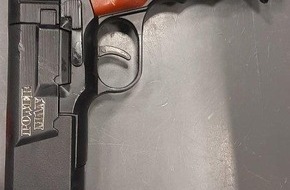 Bundespolizeidirektion Flughafen Frankfurt am Main: BPOLD FRA: An der Luftsicherheitskontrolle: Augenscheinliche Schusswaffe entpuppt sich als Spielzeugwaffe