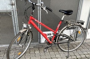 Polizeipr&auml;sidium S&uuml;dosthessen: POL-OF: Mutma&szlig;licher Ladendieb nach Flucht festgenommen; Falsche Dienstleister ergaunerten mehrere tausend Euro; Unfallbeteiligter bitte melden! und mehr