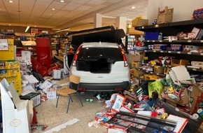 Kreispolizeibehörde Wesel: POL-WES: Hamminkeln - Auto fährt in Einkaufsmarkt