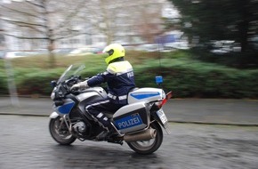 Polizei Düsseldorf: POL-D: Trageversuch - Polizeikradfahrer ab heute in neuer Uniform