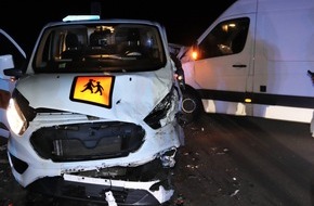 Kreispolizeibehörde Höxter: POL-HX: Hoher Sachschaden durch Unfall an der Autobahnauffahrt