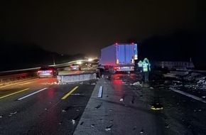 Wiesbaden - Polizeipr&auml;sidium Westhessen: POL-WI: Unfall mit Sattelzug - Bergungsarbeiten dauern an