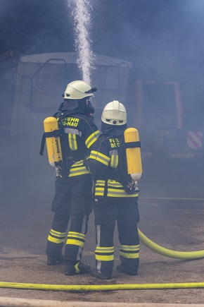 FW-KLE: Jahresübung der Freiwilligen Feuerwehr Bedburg-Hau: Wenn das Löschwasser nicht vor der Haustür liegt