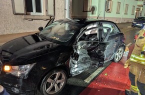 Feuerwehr Weinheim: FW Weinheim: Verkehrsunfall mit Straßenbahn sorgt für Feuerwehreinsatz in der Mannheimer Straße