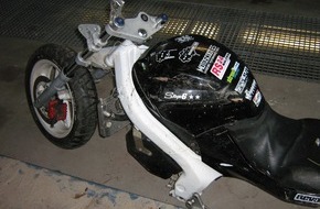 Polizeipräsidium Südhessen: POL-DA: Bürstadt: Ausgeschlachtetes Motorrad im Weiher gefunden/ Polizei sucht Besitzer