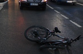 Polizei Rheinisch-Bergischer Kreis: POL-RBK: Leichlingen - Pedelecfahrer bei Zusammenstoß mit Pkw schwer verletzt