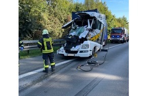 Feuerwehr Dinslaken: FW Dinslaken: LKW Unfall auf der A3