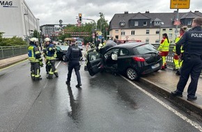 Feuerwehr Wetter (Ruhr): FW-EN: Wetter (Ruhr) - Ölspur, unbekannte Rauchentwicklung aus Gebäude und Verkehrsunfall am Mittwochnachmittag.