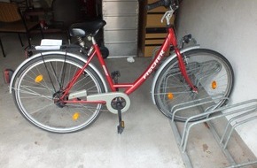Polizeidirektion Bad Segeberg: POL-SE: Segeberg/Kaltenkirchen: Wer vermisst ein rotes Damenfahrrad?