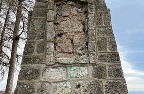 Polizeiinspektion Hildesheim: POL-HI: Gedenktafeln vom Kriegerdenkmal entwendet