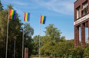 Universität Bremen: CSD: Universität Bremen hisst die Regenbogenflaggen