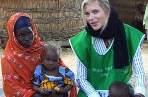 Procter & Gamble Germany GmbH & Co Operations oHG: Charmin und Nina Ruge unterstützen UNICEF im Kampf gegen Polio / Die sechste Runde der Impfkampagne in Afrika hat soeben begonnen
