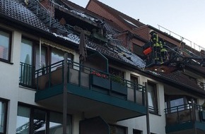 Feuerwehr Bergisch Gladbach: FW-GL: Dachstuhlbrand in Mehrfamilienhaus im Stadtteil Refrath von Bergisch Gladbach