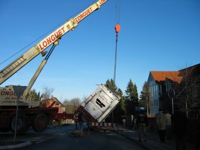 POL-SE: Bad Segeberg - Viehtransporter-Anhänger umgekippt