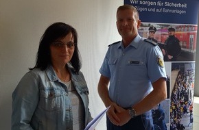 Bundespolizeiinspektion Magdeburg: BPOLI MD: Bundespolizei sagt DANKE! - Resolute Zeugin erhält Auszeichnung für Zivilcourage