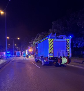 FW-GE: Verkehrsunfall mit einer eingeschlossenen Person