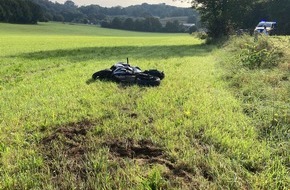 Polizei Rheinisch-Bergischer Kreis: POL-RBK: Bergisch Gladbach - Motorradfahrerin bei Sturz schwer verletzt