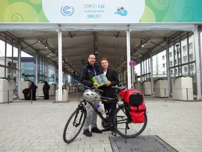 PM: 1.127 Klimabotschaften in Bonn überreicht