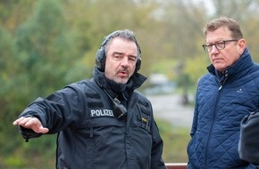 Hessisches Polizeipräsidium Einsatz: POL-HPE: Hessische Wasserschutzpolizei probt mit spezialisierten Kräften für Gefahrenlagen auf dem Wasser