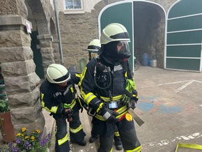 FW-EN: Ausgelöste Brandmeldeanlage entwickelt sich zum Großeinsatz - Einsatzübung der Hattinger Feuerwehr