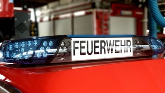 Feuerwehr Oberhausen: FW-OB: Feuer in Lagerhalle eines Entsorgungsbetriebes schnell unter Kontrolle
