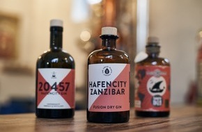 Hamburg-Zanzibar: Zwei Konkurrenten - ein gemeinsamer Erfolg: Hamburger Fusion Gin "Hafencity-Zanzibar" gewinnt Gold bei Craft Spirits Berlin Awards 2022