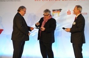 ABDA Bundesvgg. Dt. Apothekerverbände: Apotheker übergeben Ehrenpreis im Behindertensport (FOTO)