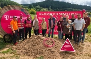 Deutsche Telekom AG: Birresborn: Spatenstich f&uuml;r Glasfaserausbau