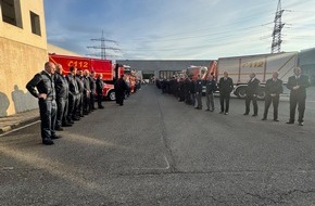 Feuerwehr Dinslaken: FW Dinslaken: Feuerwehrchef Ulrich Borgmann nach fast 40 Jahren verabschiedet