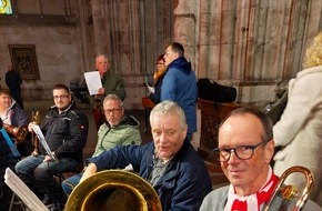 Freiwillige Feuerwehr Tönisvorst: FW Tönisvorst: Abordnung des Musikzuges der Freiwilligen Feuerwehr Tönisvorst spielte im Kölner Dom