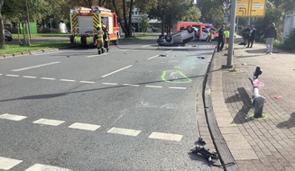 Feuerwehr Gelsenkirchen: FW-GE: Verkehrsunfall in Gelsenkirchen Schalke mit mehreren verletzten Personen