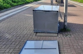 Bundespolizeidirektion Sankt Augustin: BPOL NRW: Hoher Sachschaden - Bundespolizei ermittelt nach Vandalismus am Bahnhof Lünen