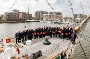 Feuerwehr Bremerhaven: FW Bremerhaven: Ernennungen und Bef&ouml;rderungen auf dem Schulschiff Deutschland