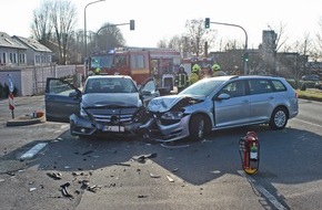 Polizei Mettmann: POL-ME: Gegenverkehr übersehen - zwei Verletzte und hoher Schaden! - Heiligenhaus - 2001091
