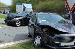 Kreispolizeibehörde Olpe: POL-OE: Zwei Leichtverletzte bei Unfall