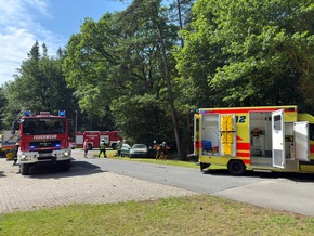 FW-AUR: Feuerwehr und Rettungsdienst trainieren komplexe Unfallszenarien