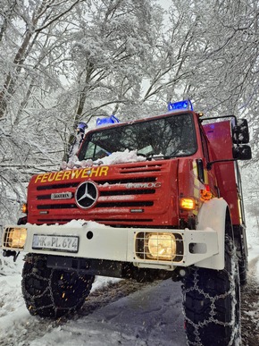 FW-PL: Schneefall sorgt für viel Arbeit